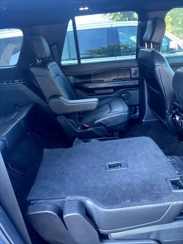 Photo of 2019 Blue Ford Expedition Max