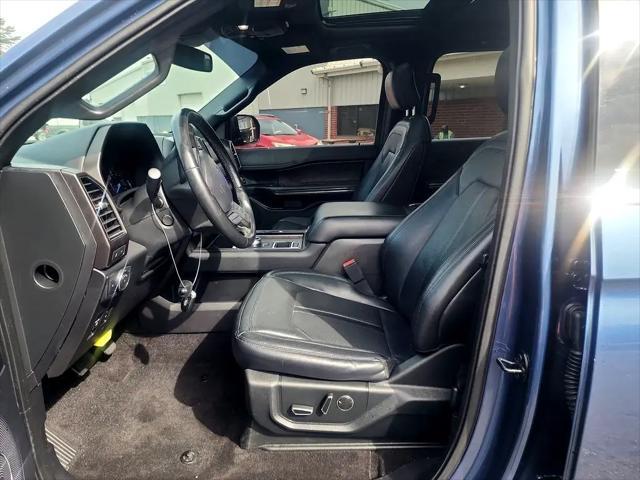 Photo of 2019 Blue Ford Expedition Max