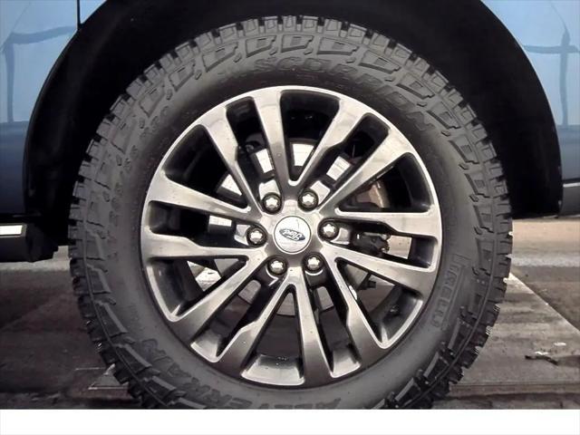 Photo of 2019 Blue Ford Expedition Max