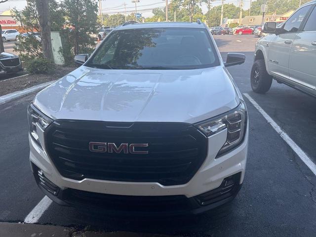 Photo of 2022 White GMC Terrain