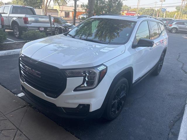 Photo of 2022 White GMC Terrain