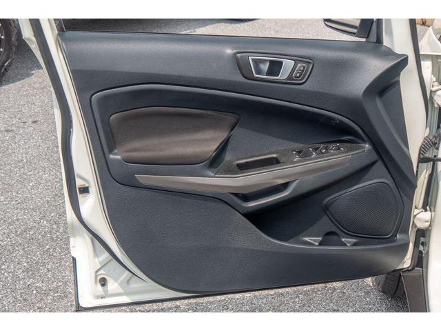 Photo of 2019 Diamond White Ford EcoSport