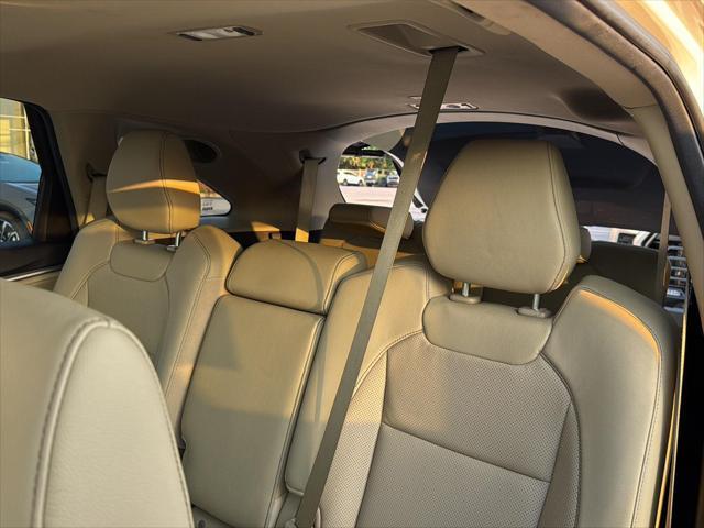 Photo of 2019 White Diamond Pearl Acura MDX