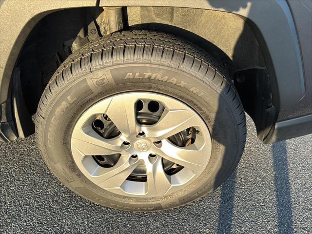 Photo of 2022 Magnetic Gray Metallic Toyota RAV4
