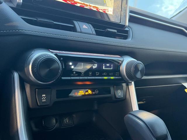 Photo of 2025 Ice Cap Toyota RAV4