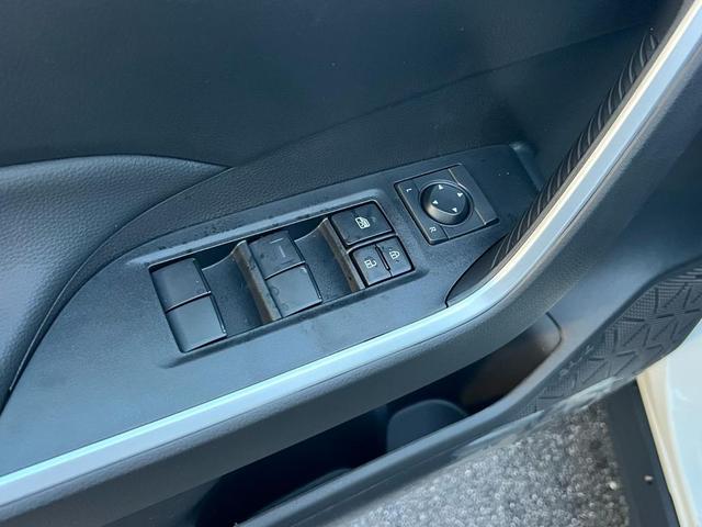 Photo of 2025 Ice Cap Toyota RAV4