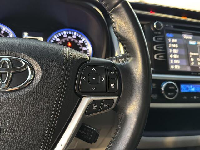 Photo of 2019 Midnight Black Metallic Toyota Highlander