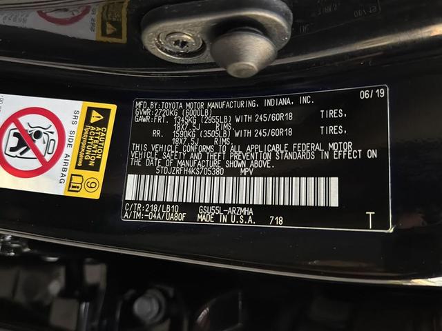 Photo of 2019 Midnight Black Metallic Toyota Highlander