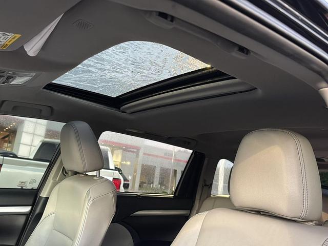 Photo of 2019 Midnight Black Metallic Toyota Highlander