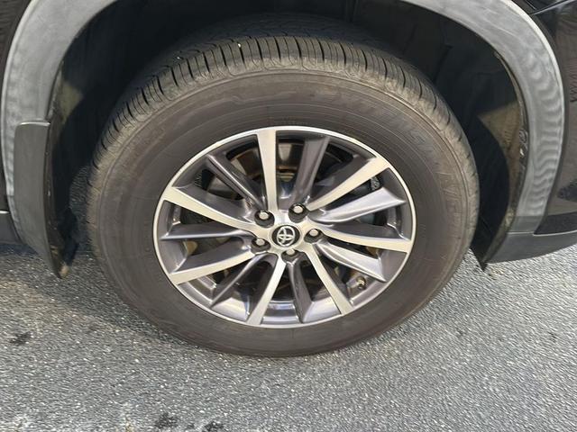 Photo of 2019 Midnight Black Metallic Toyota Highlander