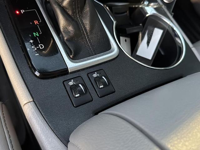 Photo of 2019 Midnight Black Metallic Toyota Highlander