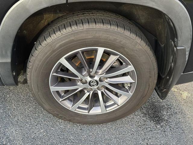 Photo of 2019 Midnight Black Metallic Toyota Highlander