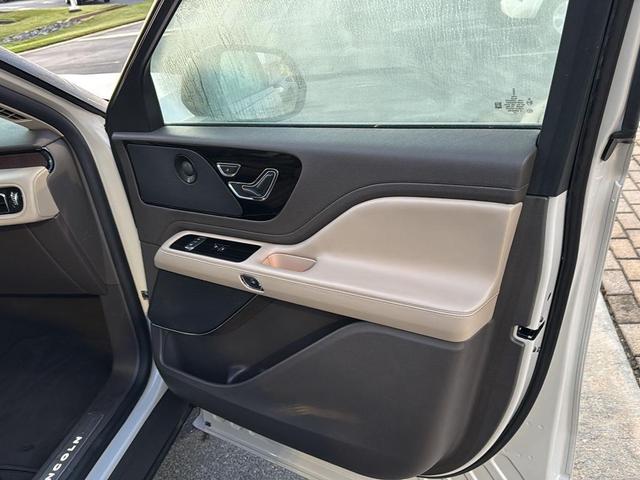 Photo of 2022 Ceramic Pearl Metallic Tri-Coat Lincoln Aviator