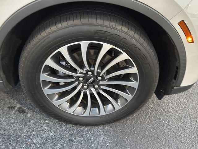 Photo of 2022 Ceramic Pearl Metallic Tri-Coat Lincoln Aviator