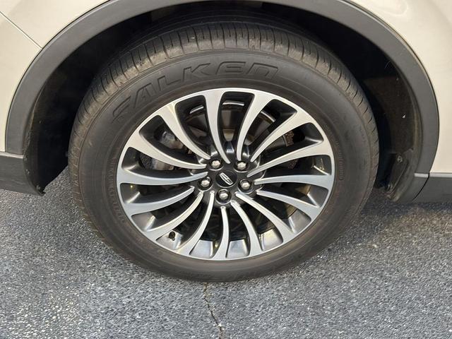 Photo of 2022 Ceramic Pearl Metallic Tri-Coat Lincoln Aviator