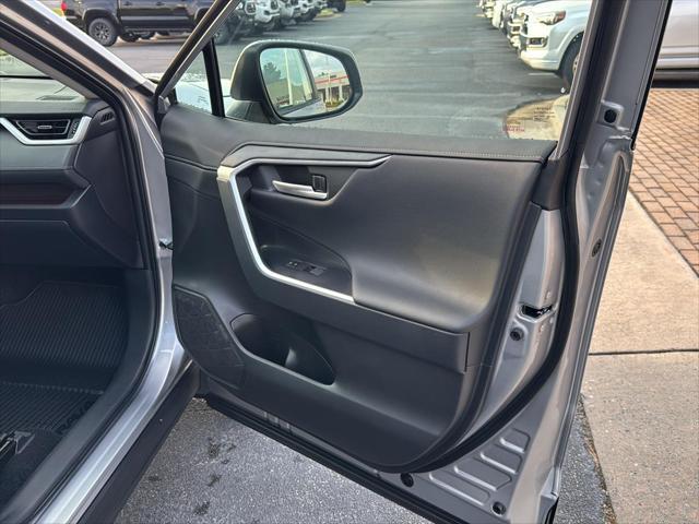 Photo of 2025 Silver Sky Metallic Toyota RAV4