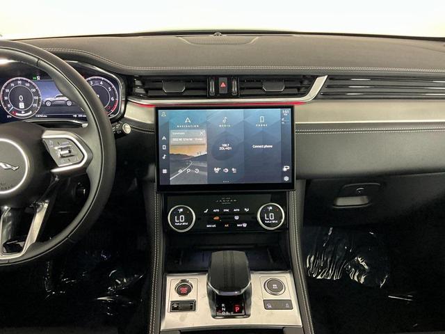 Photo of 2025 Fuji White Jaguar F-PACE