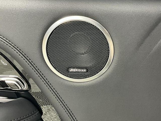 Photo of 2022 Santorini Black Metallic Land Rover Range Rover