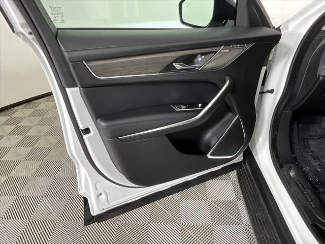 Photo of 2022 White Jaguar F-PACE