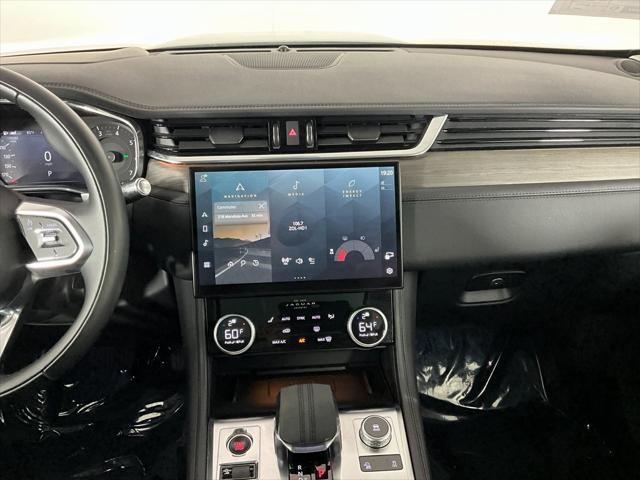 Photo of 2022 White Jaguar F-PACE