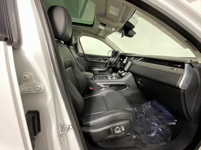 Photo of 2022 White Jaguar F-PACE