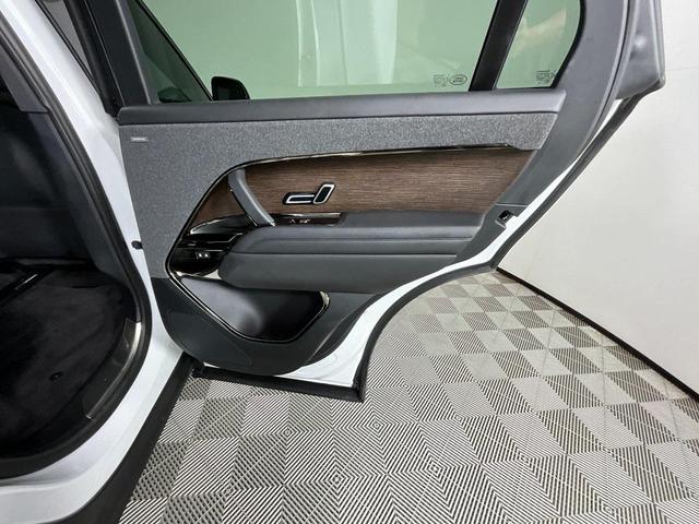 Photo of 2023 Fuji White Land Rover Range Rover Sport