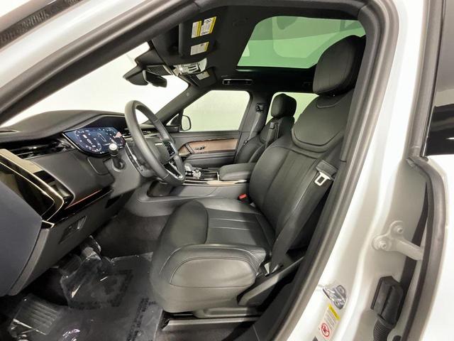 Photo of 2023 Fuji White Land Rover Range Rover Sport