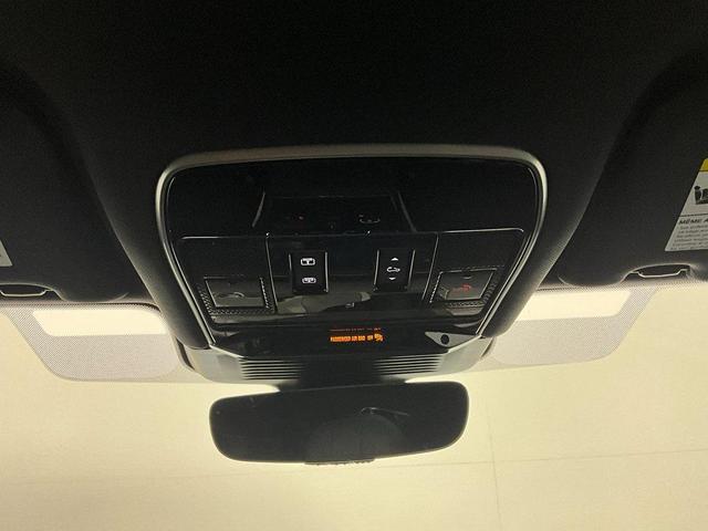 Photo of 2023 Fuji White Land Rover Range Rover Sport