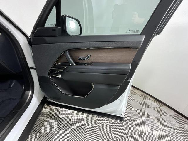 Photo of 2023 Fuji White Land Rover Range Rover Sport