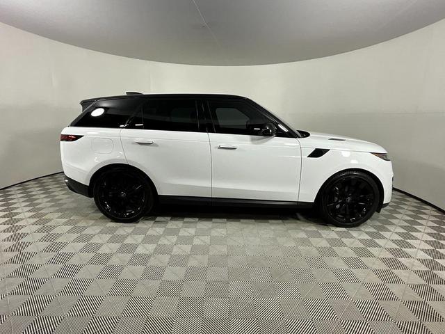 Photo of 2023 Fuji White Land Rover Range Rover Sport