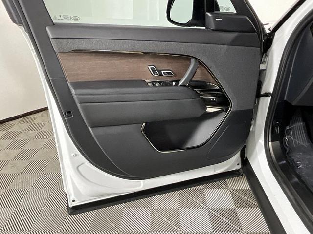 Photo of 2023 Fuji White Land Rover Range Rover Sport