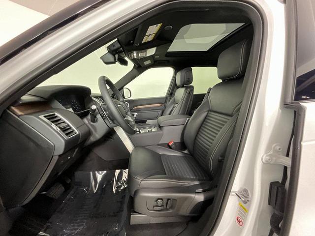 Photo of 2025 Fuji White Land Rover Discovery