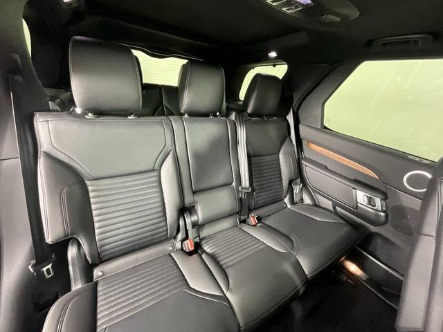 Photo of 2025 Fuji White Land Rover Discovery