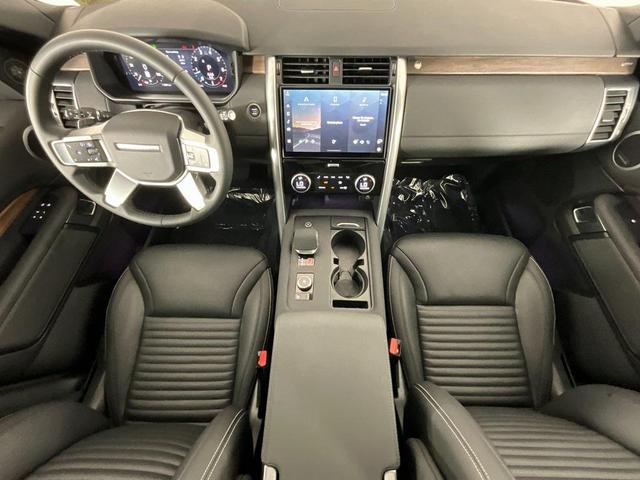 Photo of 2025 Fuji White Land Rover Discovery