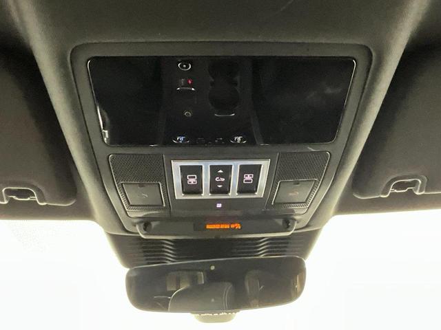 Photo of 2025 Fuji White Land Rover Discovery