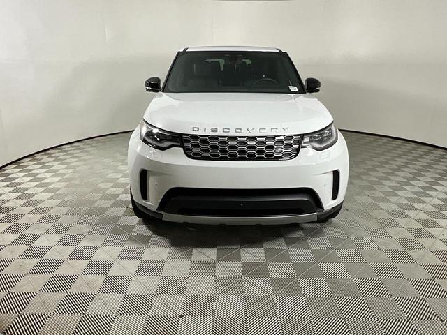 Photo of 2025 Fuji White Land Rover Discovery