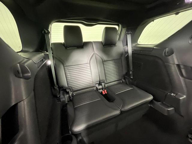 Photo of 2025 Fuji White Land Rover Discovery