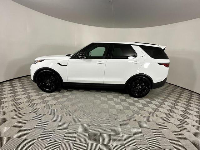 Photo of 2025 Fuji White Land Rover Discovery