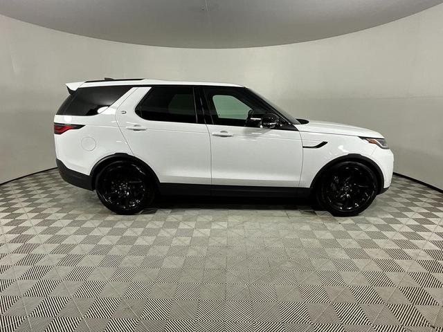 Photo of 2025 Fuji White Land Rover Discovery