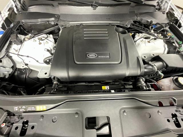 Photo of 2025 Fuji White Land Rover Discovery