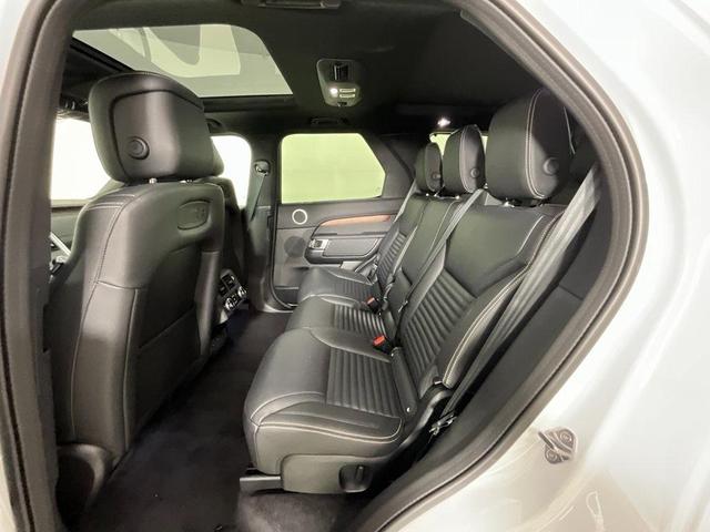 Photo of 2025 Fuji White Land Rover Discovery