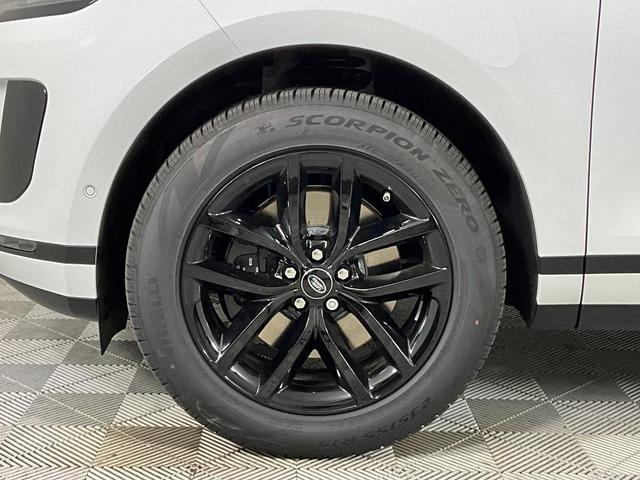 Photo of 2026 Fuji White Land Rover Range Rover Evoque