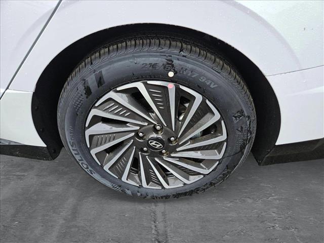 Photo of 2025 Serenity White Hyundai SONATA Hybrid