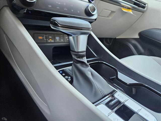 Photo of 2025 Serenity White Pearl Hyundai TUCSON