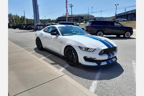 Photo of 2018 Oxford White Ford Shelby GT350
