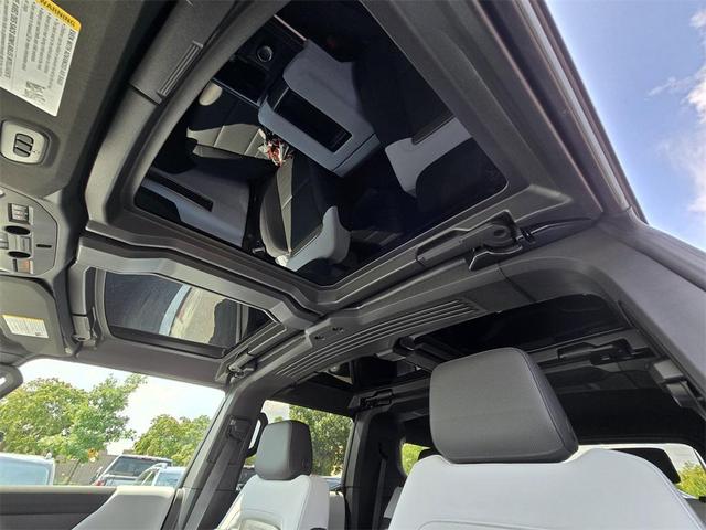 Photo of 2025 Void Black GMC HUMMER EV SUV