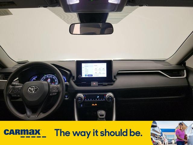 Photo of 2024 Silver Toyota RAV4 Hybrid