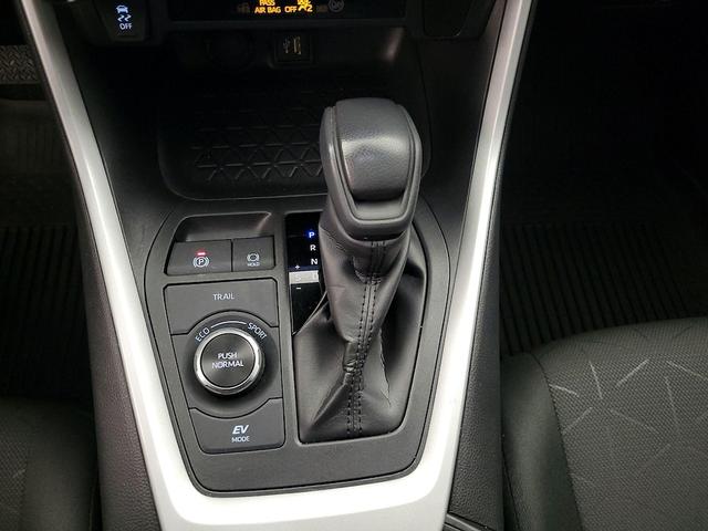 Photo of 2024 Silver Toyota RAV4 Hybrid