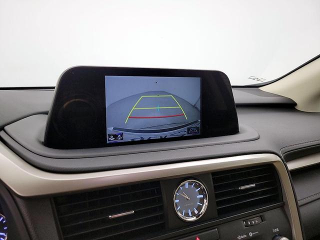 Photo of 2022 White Lexus RX 350