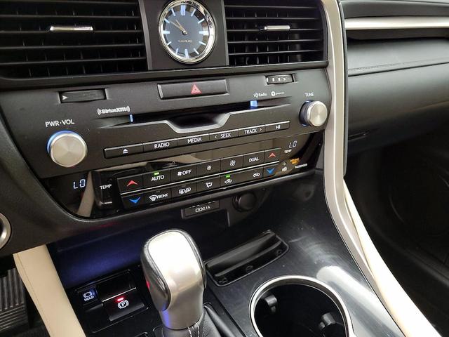 Photo of 2022 White Lexus RX 350